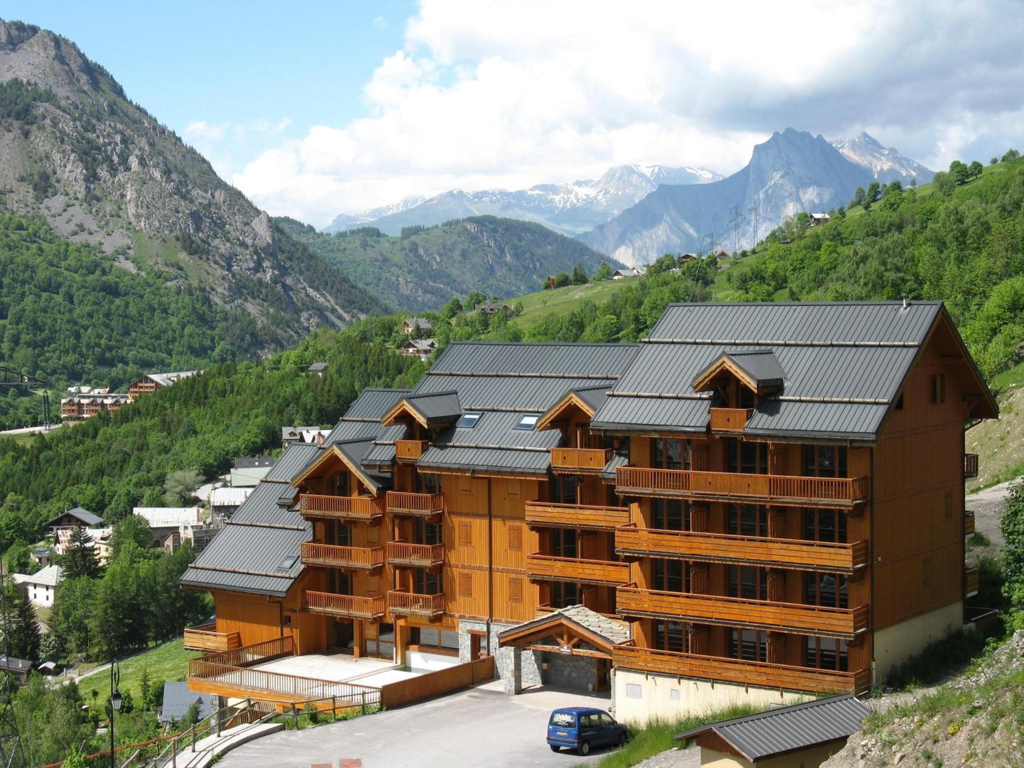 Résidence Odalys Le Hameau et les Chalets de la Vallée d'Or Valloire Exterior foto